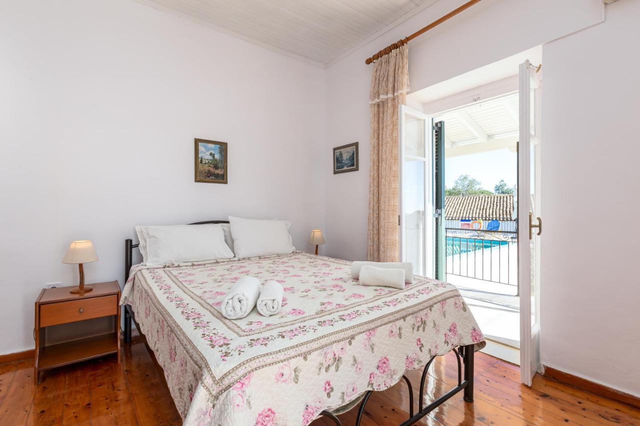 Villa Georgina Nisaki  Buitenkant foto